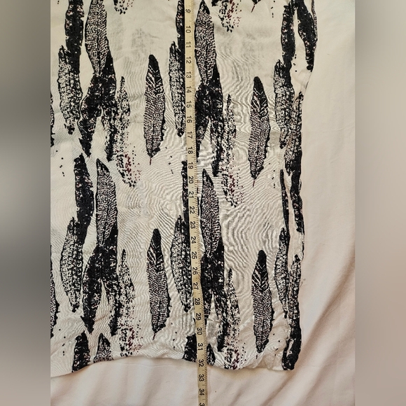 Unbranded Womens White With Black Feather Design Infinity Scarf 100% Viscose - Picture 5 of 11